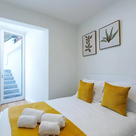 Portucale ! Charming Flat With Terrace Апартаменты