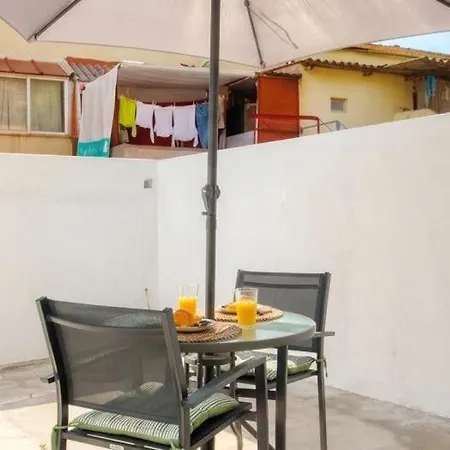 Апартаменты Portucale ! Charming Flat With Terrace Лиссабон