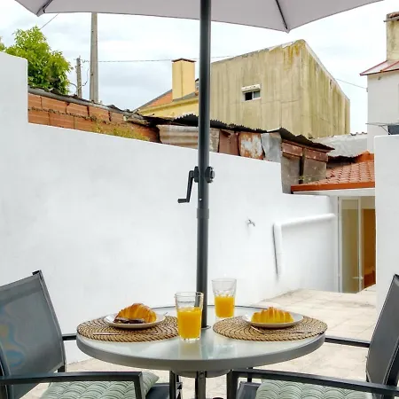 Portucale ! Charming Flat With Terrace Апартаменты Лиссабон